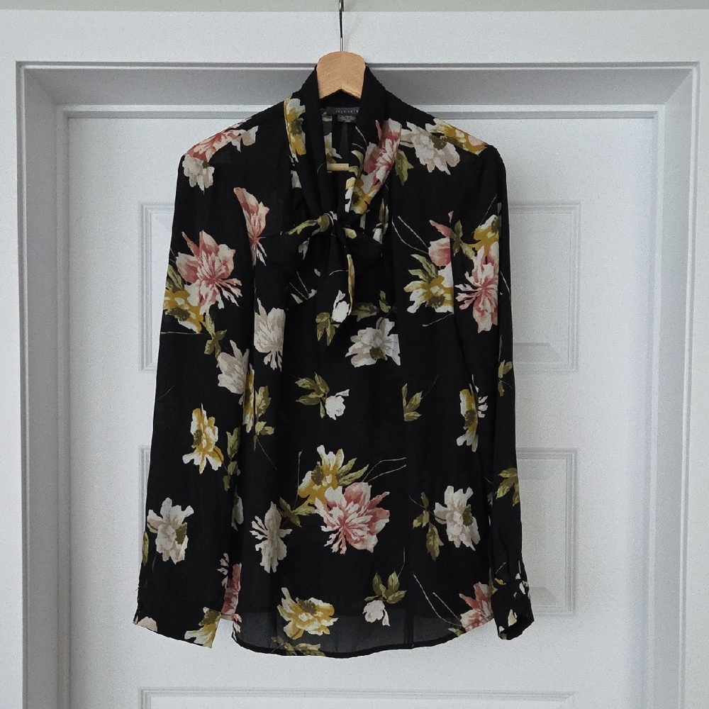 Suzy Shier Black Floral Tie-Neck Blouse, Size L